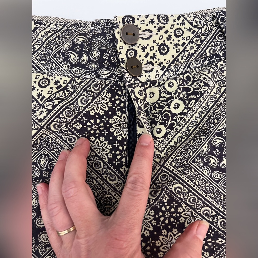 Anthropologie Cartonnier Bandana Print Shorts - 8 - Picture 4 of 15